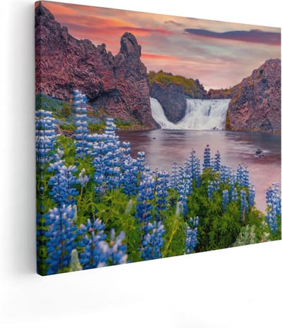Artaza Canvas Schilderij IJsland - 50x40 cm - Wanddecoratie Waterval - Muurdecoratie Wilde Bloemen - Kamer Accessoires Landschap
