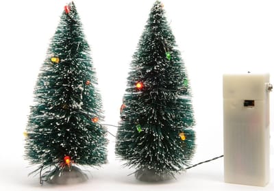Kerstdorp onderdelen - 2x miniatuur kerstbomen - 15 cm - gekleurde LED verlichting - polyresin - Verlichte boompjes