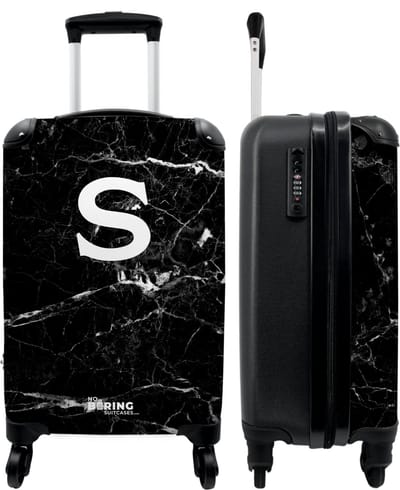 NoBoringSuitcases.com - Zwarte marmer koffer met letter S - Past binnen 55x40x20 cm en 55x35x25 cm - Trolley handbagage initialen zwart - Valiezen met wieltjes volwassenen - Reiskoffer op wielen - Rolkoffer lichtgewicht - Cadeau voor man en vrouw