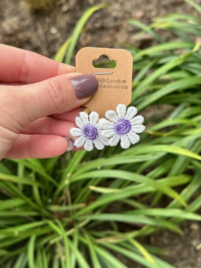 Schattige haarelastiekjes bloem - Madelief paars klein - Haarelastiekjes - Elastiekjes voor meisjes - Haaraccessoires - Haaraccessoires voor meisjes - Mooie haarelastiekjes meisje - Cadeautje meisje - Setje van 2 elastiekjes
