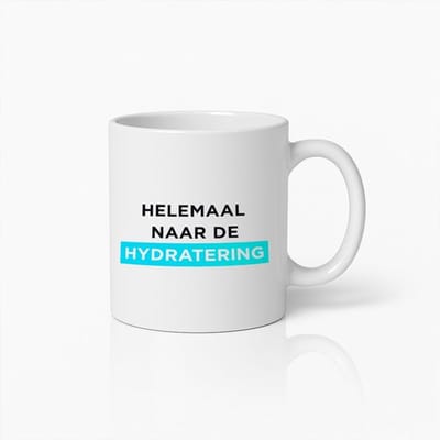 Grappige “Helemaal Naar De Hydratering” Witte Mok 330 ml – Nederlandse Humor Koffiemok – Perfect Cadeau voor Vrienden & Collega’s