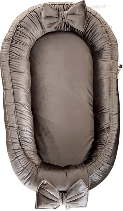 Wazzhappening - Babynestje - Velvet - taupe - strik - handgemaakt - luxury velvet - bruin/grijs
