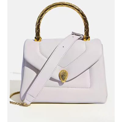 Dit is een modieuze en veelzijdige handtas met slangenkop, ook te dragen als crossbody tas 21*10*15cm wit
