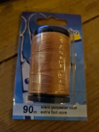 Sorbo 90m sterk polyester garen Oker