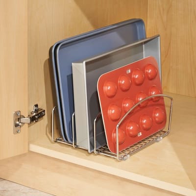 MONTKIARA Bakplaathouder -organizer voor kookgerei - voor keukenkast, voorraadkast en schappen - voor bakplaten, muffin bakvormen, bakblikken, snijplanken - metaaldraad/3 uitsparingen - chroom