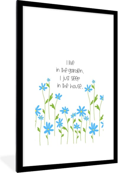 Fotolijst incl. Poster - Quotes - Spreuken - I live in the garden I just sleep in the house - 60x90 cm - Posterlijst