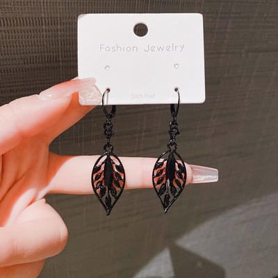 Boucles d'oreilles pendantes en forme de feuille de zircon noir coréen pour femmes, exquises boucles d'oreilles à longs pampilles inférieures, cadeau de fête de mariage white