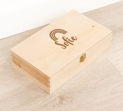 Houten kistje 'Sofie' Regenboog - Tekenkist - Herinneringsdoos - Kraamcadeau - Knutseldoos - Memorybox - Baby - Geboorte