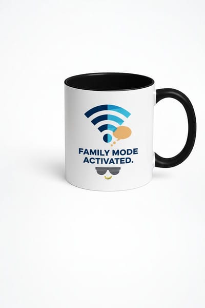 Family Mode Activated Mok 330ml – Witte Keramische Koffiemok met Zwarte Oor – Grappige Ouderschaps Quote Cadeau voor Mama, Papa & Gezinsliefhebbers