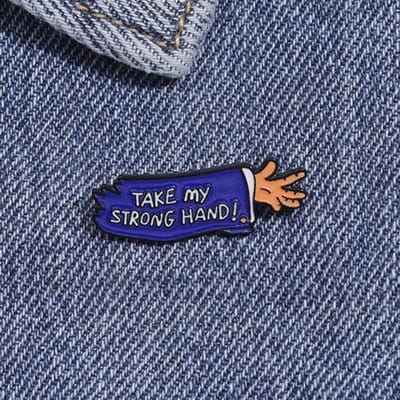 1 st Take My Strong Hand Horrorfilm Horror Halloween Emaille Spelden Broches voor Kleding Reversspelden voor Rugzak Badges Cadeau one-size