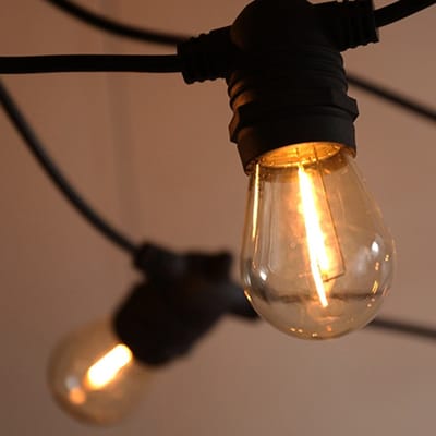50m Arena LED Prikkabel - IP65 Lichtsnoer Buiten - koppelbaar - Vaste lampjes - inclusief 50x E27 lampen - Eco - Incl. Stekker