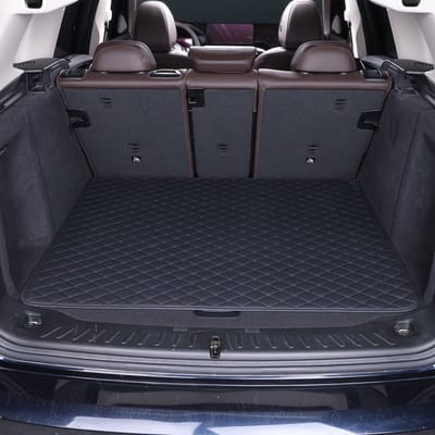 Dutchers® Universele Kofferbakbescherming - Kofferbakmat - Autodeken Honden - Deken Auto - Anti Slip - Automat PU Leer met Diamantpatroon – Duurzame Laadruimtebeschermer – Geschikt voor Sedan, SUV & Hatchback