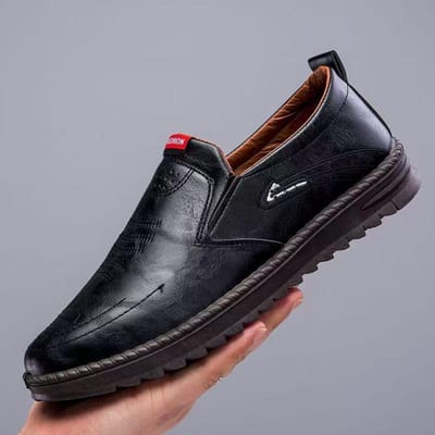 Nieuwe Lente- en Herfststijl Heren Casual Leren Schoenen Trendy Voetboonschoenen Ademend Lage Hak Rijschoenen Heren Leren Schoenen Pedaal 44 black
