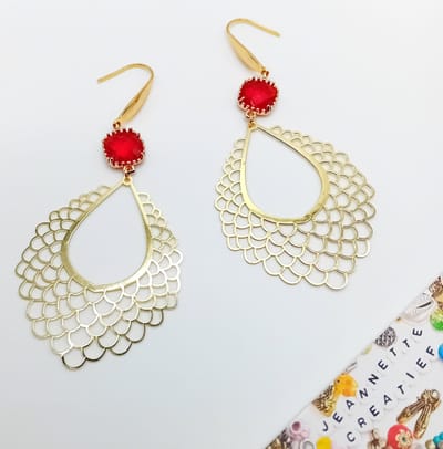 Jeannette-Creatief® -Chique - Filigraan & Red Crystal Glass Gold - Dames Oorbellen - Oorbellen Chique - Gouden Oorbellen - Oorbellen Gold - Rode Oorbellen - Rode Sieraden - Rode Oorbellen - Valentijn - Moederdag