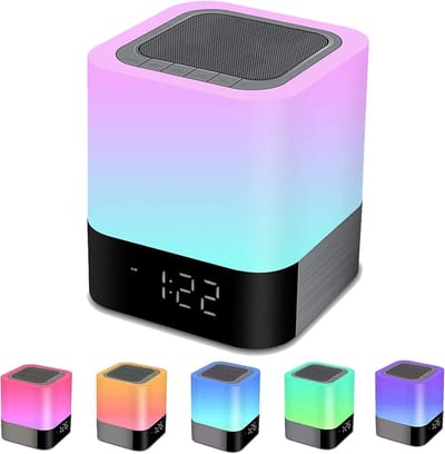 Oneay Bluetooth-nachtlampje — Een draadloze Bluetooth-speaker met ledverlichting en zeven kleurmodi, voorzien van een ingebouwd klokdisplay. Een ideaal cadeau voor vrienden en collega's.