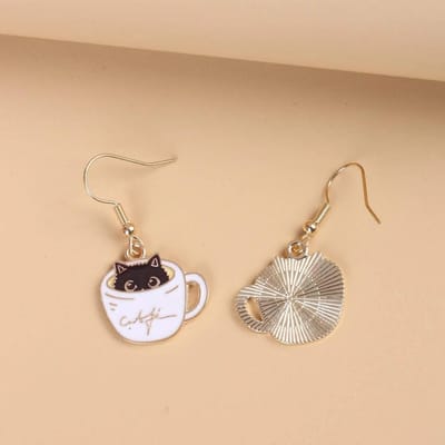 Handgemaakte Kleine Hanger, Kat in Theekopje Oorbellen, Schattige Dierlijke Schotel Kat Legering Accessoires Stud Oorbellen.