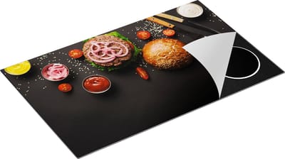Chefcare Inductie Beschermer Hamburger Ingrediënten op een Zwarte Marmeren Plaat - 85x52 cm - Afdekplaat Inductie - Kookplaat Beschermer - Inductie Mat