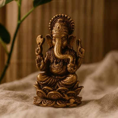 Ancient Wisdom - Decoratief beeld - Messing miniatuur Ganesha 30 mm - goden beeldje - hindoeïsme decoratie - spiritueel figuur - interieuraccessoire - miniatuurbeeld