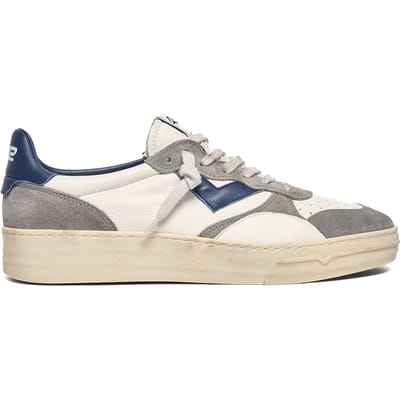 4b12 Witte sneakers