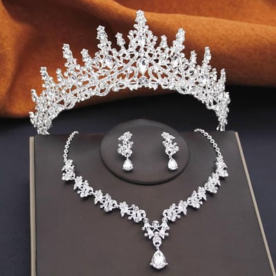 Prachtige Kroon Bruidssieradenset voor Vrouwen Tiara's Verjaardag Trouwjurk Kronen en Choker Ketting Oorbellen Set Accessoires white