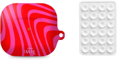 xoxo Wildhearts AirPods hoesje Berry Much Rood & Roze + Telefoonsticker Stick On Me Square Wit – geschikt voor AirPods 4