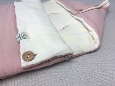 Oker en Mos - Voetenzak baby oudroze - 85x45cm