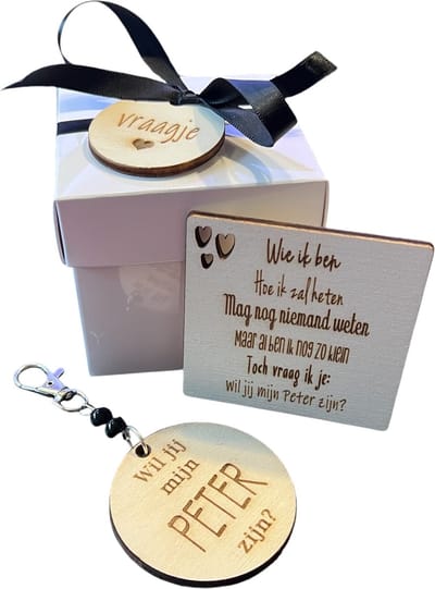 Cadeaudoosje Wil jij mijn PETER zijn? | ZWART | wie ik ben | sleutelhanger | peter vragen | peter worden | peetoom vragen | peetoom worden | cadeau | doosje met een vraag | geschenkbox
