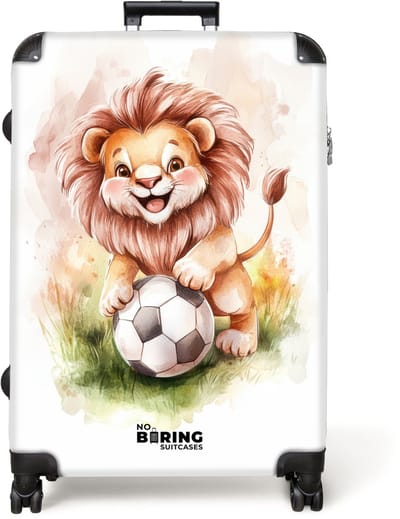 NoBoringSuitcases.com® - Koffer groot - Reiskoffer lichtgewicht - Speelse leeuw met voetbal op grasveld - Rolkoffer met 4 wielen - Grote trolley XL - 98 liter bagage