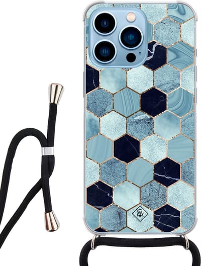Casimoda® hoesje met koord - Geschikt voor iPhone 13 Pro Max - Blue Cubes - Afneembaar koord - Siliconen/TPU - Blauw
