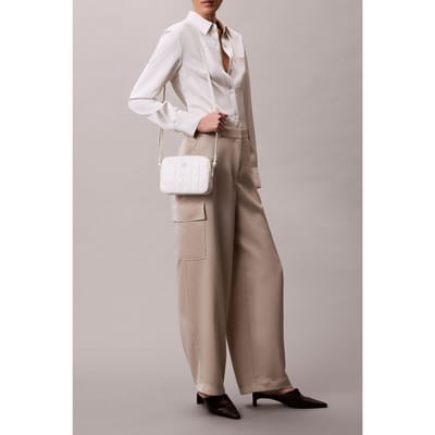 Calvin Klein Quilted Camera Bag Lily White Size: OS | Shoulder Bags Outlet | Dames | Wit
