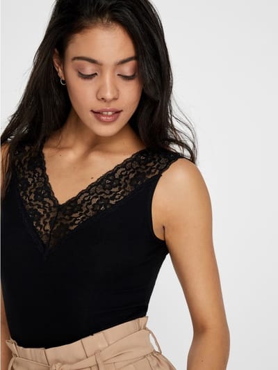 Dames hemd kant - Lace top Siri - Kanten onderhemd - Kanten schouderbandjes - Viscose - Zwart / L
