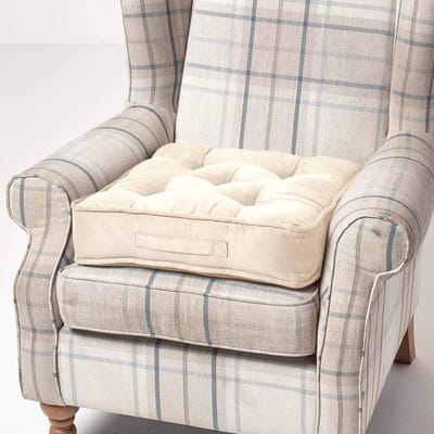 Homescapes Comfortabel fauteuilkussen met velours hoes - zitkussen crème, 50 x 50 cm