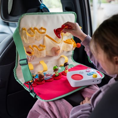 FABA Auto-organizer Vroommm - Houdt je Faba-luisterproducten ook op reis netjes bij elkaar. Je hangt hem op aan de rugleuning van de voorstoel