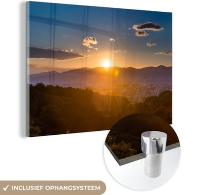 ® Glasschilderij 180x120 cm - Schilderij acrylglas - De zon verdwijnt achter de bergen bij het Japanse Kyoto - Foto op glas - Muurdecoratie woonkamer - Wanddecoratie slaapkamer - Schilderijen