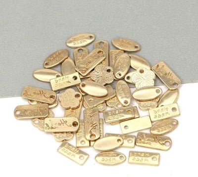 Handgemaakte Metalen Labels - Kleding labels - Kleding personaliseren - Uniek handgemaakt ontwerp - 50 stuks - Metaal