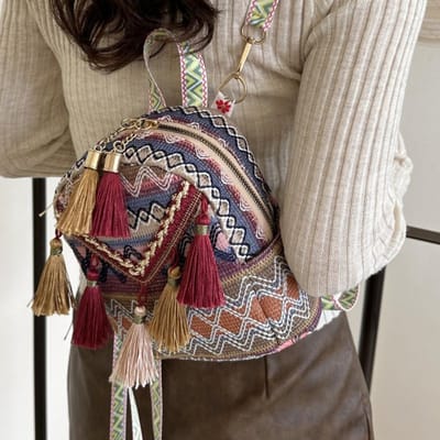 Sac Style Ethnique pour Femmes Sac à Dos Léger Pompon Sac Bandoulière pour Voyage Mode Polyvalent Petit Sac à Dos