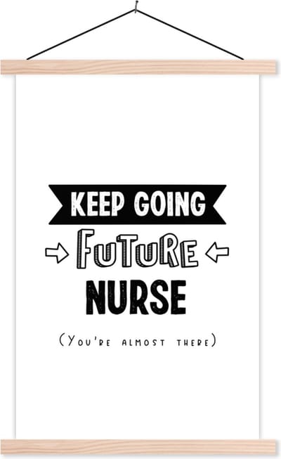 Posterhanger incl. Poster 40x60 cm - Schoolplaat - Nurse - Verpleegster - Studenten - Quotes - Textielposter - Blanke latten