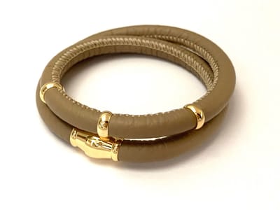 NIEUW! Jolla - dames wikkelarmband - zilver - goudkleurig - leer - magneetsluiting - bedels - Basic Gold - Taupe