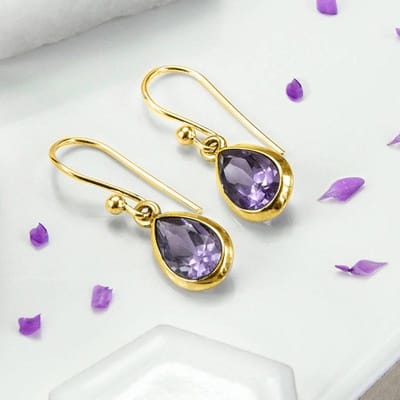 Huitan Waterdrop Paarse CZ Hangende Oorbellen Dames Bruiloft Verloving Esthetisch Accessoire voor Dame Verjaardagscadeau Trendy Sieraden beige