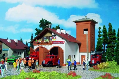 Modelbouwset Brandweer - H0 Gebouw - Diorama Bouwen - Europees Stijl - 130x140x100 mm - Bruin Wit