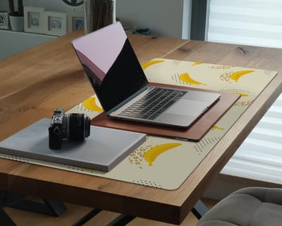 Coloray Bureau Onderlegger - Bananen stippen patches Bureaumat - 100 cm x 50 cm - Geel Bureau Onderlegger - Onderlegger Bureau - Bureau Onderlegger Groot - Bureau Onderlegger XXL - Computer Mat