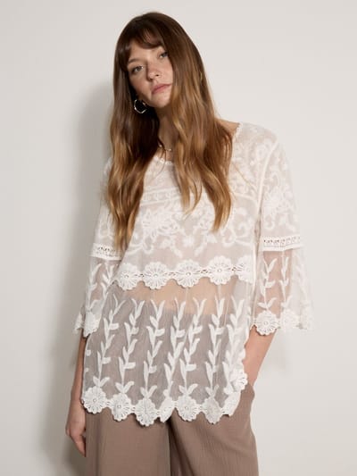 Top met gelaagde mesh en borduursels