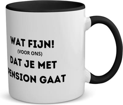 Akyol - wat fijn (voor ons) dat je met pensioen gaat koffiemok - theemok zwart - Quotes - iemand die met pensioen gaat - collega's - werknemers - verjaardagscadeau - verjaardag - cadeau - afscheidscadeau - geschenk - leuke cadeau - 350 ML inhoud
