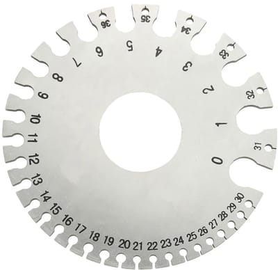 Dailygoods- Liniaal met duidelijke markering - Draaddiameter - Meetgereedschap voor ingenieurs - Modelbouw - Metaal - Afmetingen 8,5 x 8,5 cm - Meetlat