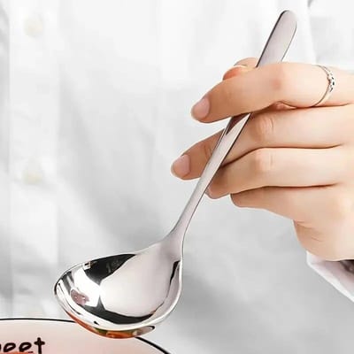 1 Stuk Roestvrij Staal Verdikkingslepel Creatieve Lange Handvat Hotel Potlepel Soeplepel Thuiskeuken Essentiële Gereedschappen white