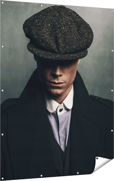 Gards Tuinposter Engelse Gangster met een Pet uit Jaren 1920 - 120x160 cm - Tuindoek - Tuindecoratie - Wanddecoratie buiten - Tuinschilderij