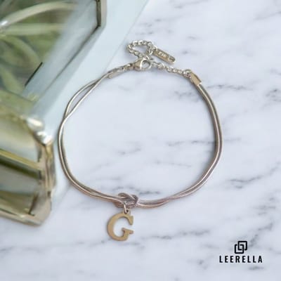 Leerella | G | Stijlvolle Letter Armband van Hoogwaardig RVS in Zilverkleur met Initialen – Perfect voor Dames en Heren | Luxe Accessoire met Persoonlijke Touch Moederdag, Valentijnsdag en Verjaardag Cadeau 16+5cm