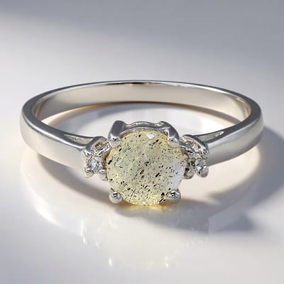 Cavill - Elegante Zilveren Ring - 925 Sterling Zilver - Spectroliet 0,78 ct Rond + 2 Witte Topaas Briljant Slijpsel - Unieke Kleurenpracht - Maat 17