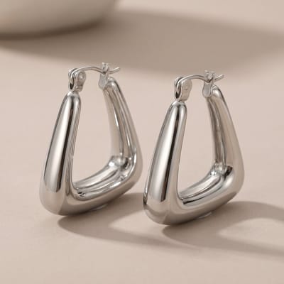 Lundholm Lymée Oorbellen Dames Zilver Kleurig – Premium Stainless Steel Jewellery Zilverkleurige Oorringen Minimalistisch my - Cadeau voor Mama - Driehoek Triangel oorbellen dames classy – 2,1 cm – Scandinavisch Design