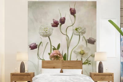 Behang - Fotobehang Bloemen - Lente - Tuin - Stilleven - Breedte 225 cm x hoogte 280 cm